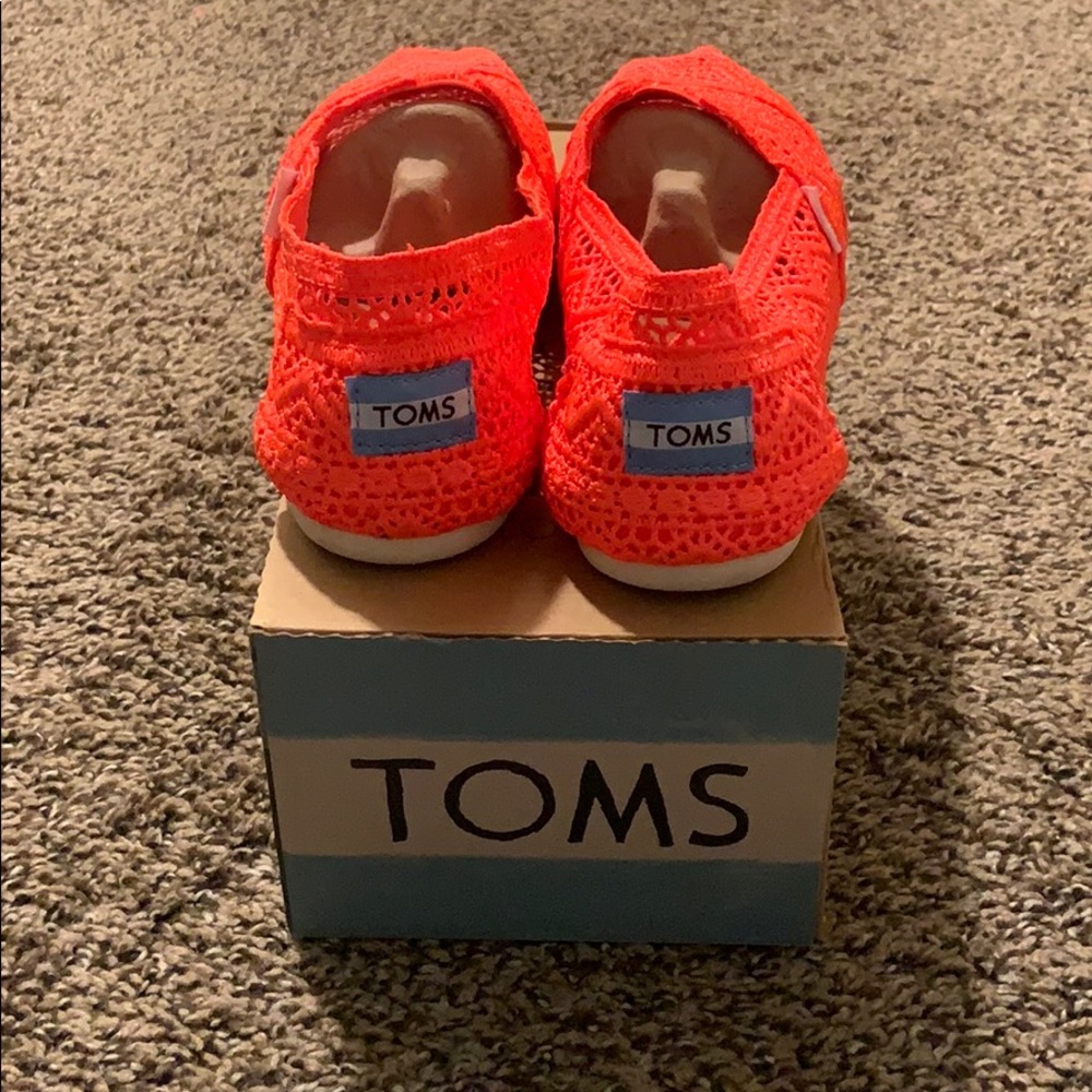 Toms - Picture 3 of 5